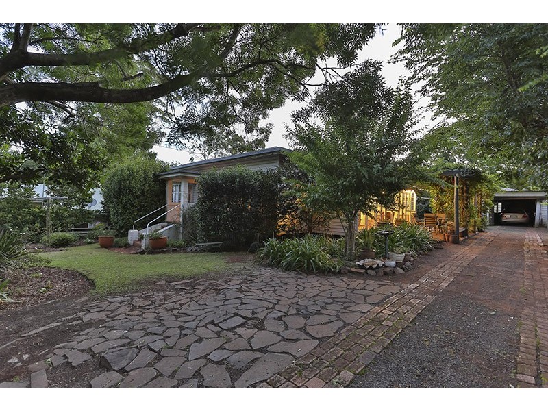 67 Mackenzie Street, Mount Lofty QLD 4350