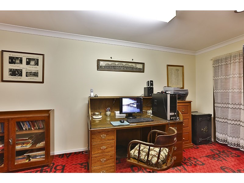 15 Hendy Street, Cranley QLD 4350