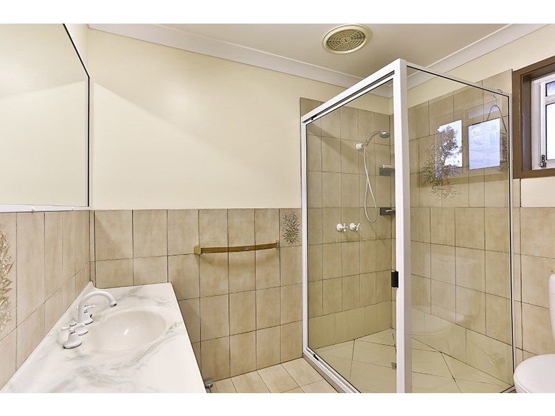 15 Hendy Street, Cranley QLD 4350