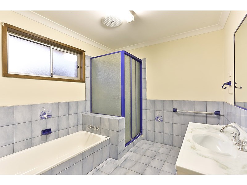 15 Hendy Street, Cranley QLD 4350