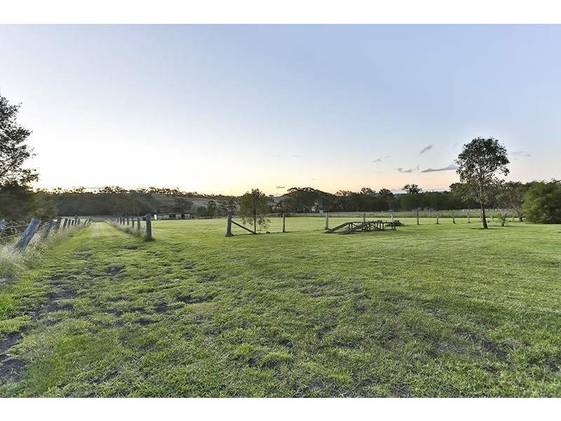 15 Hendy Street, Cranley QLD 4350