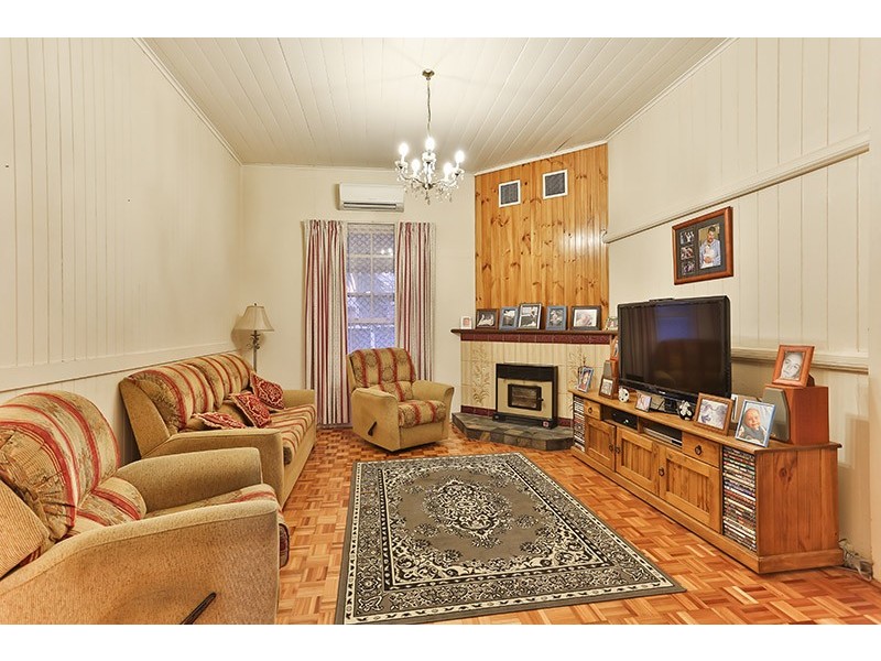 16 Gatfield Street, Newtown QLD 4350