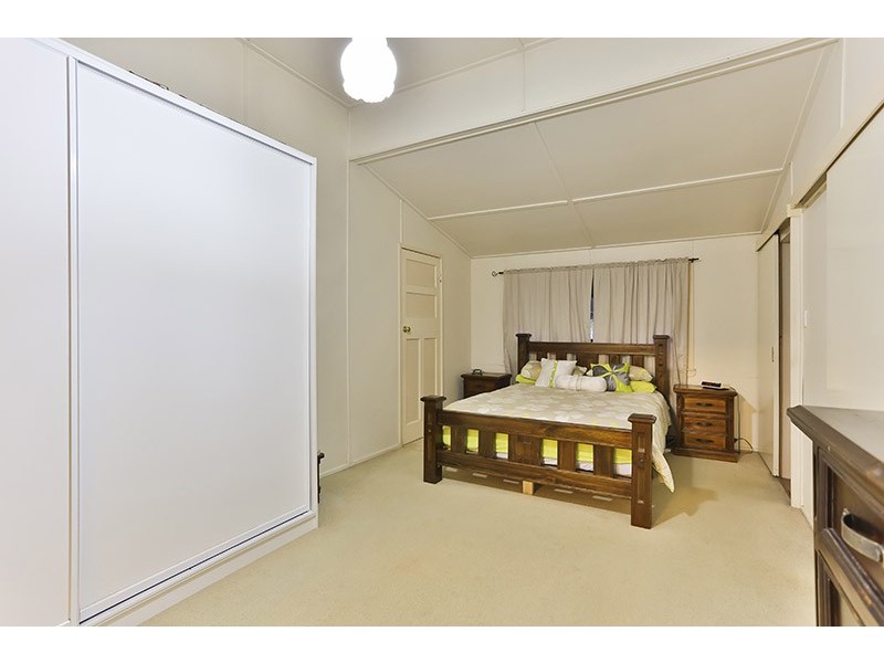 16 Gatfield Street, Newtown QLD 4350