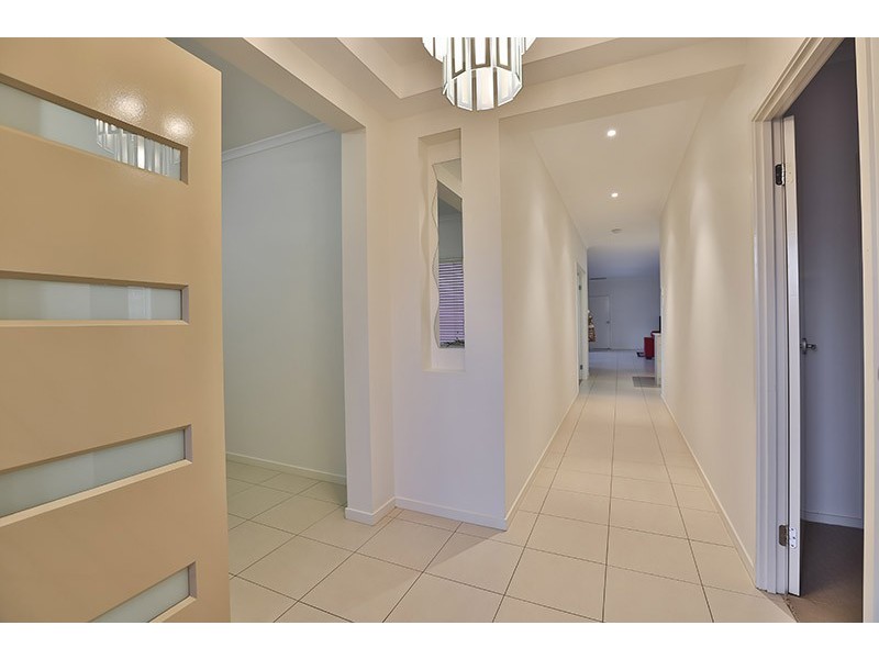 8 Rosella Gardens Drive, Meringandan West QLD 4352