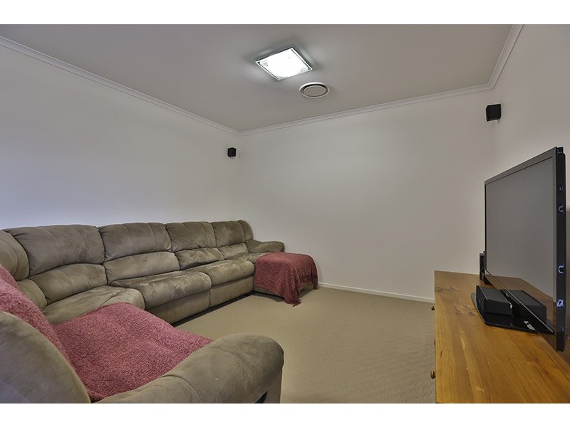 8 Rosella Gardens Drive, Meringandan West QLD 4352