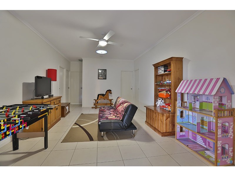8 Rosella Gardens Drive, Meringandan West QLD 4352