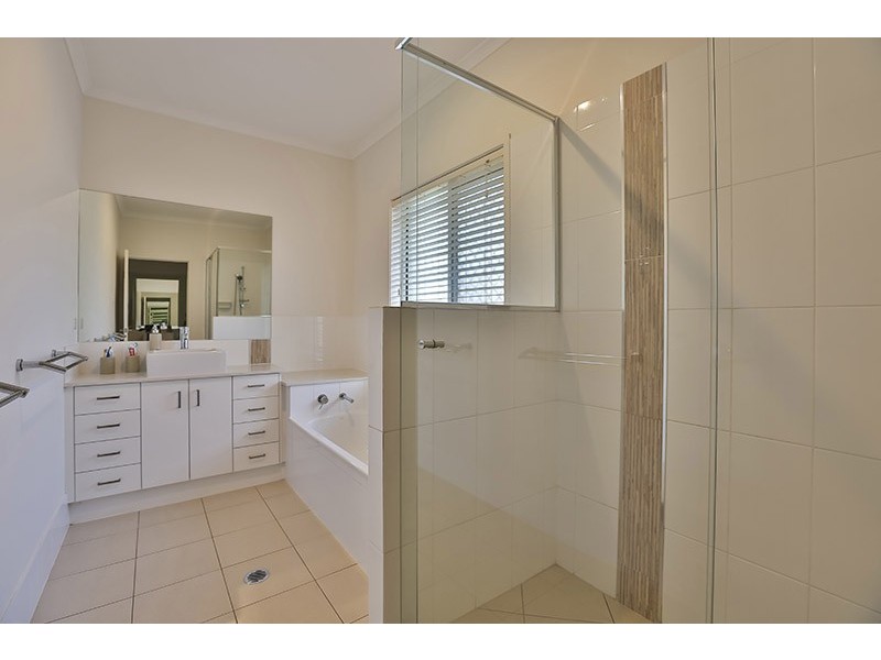 8 Rosella Gardens Drive, Meringandan West QLD 4352