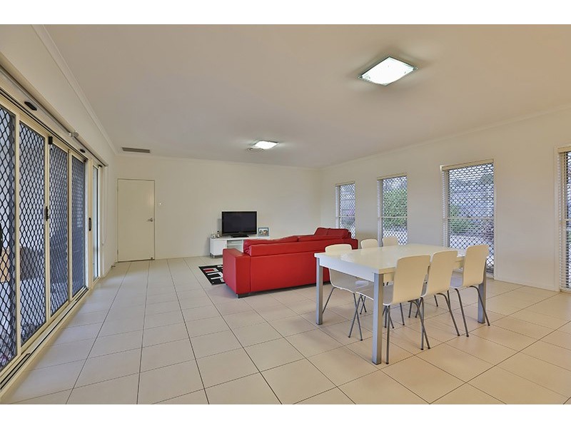 8 Rosella Gardens Drive, Meringandan West QLD 4352