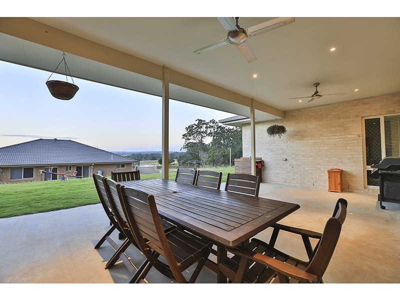 8 Rosella Gardens Drive, Meringandan West QLD 4352