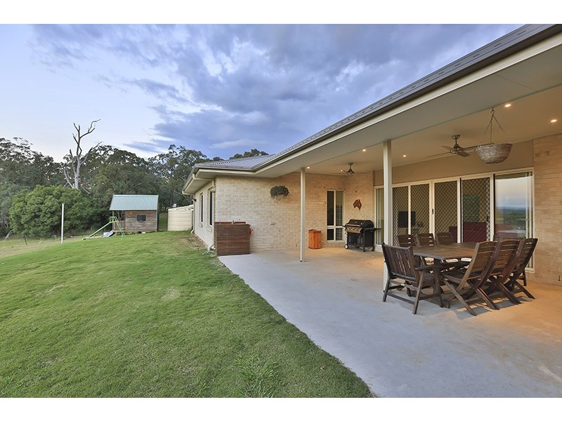 8 Rosella Gardens Drive, Meringandan West QLD 4352