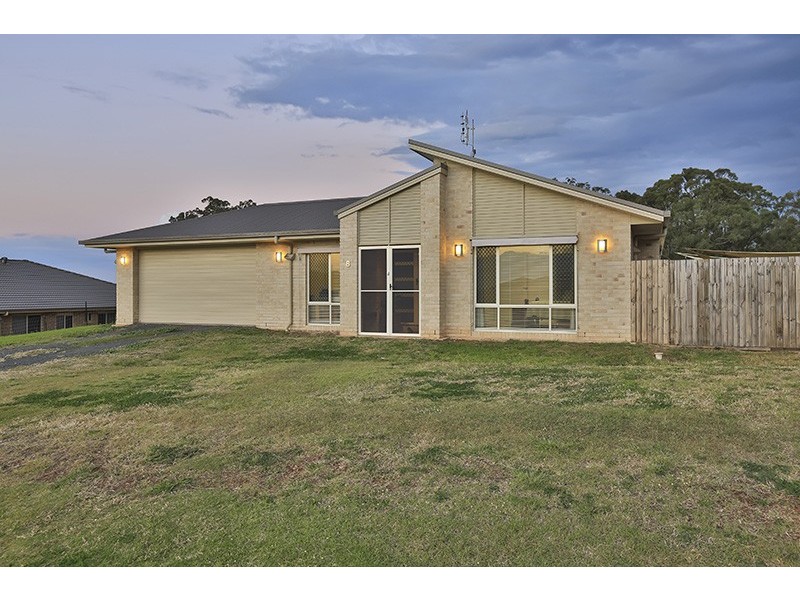 8 Rosella Gardens Drive, Meringandan West QLD 4352