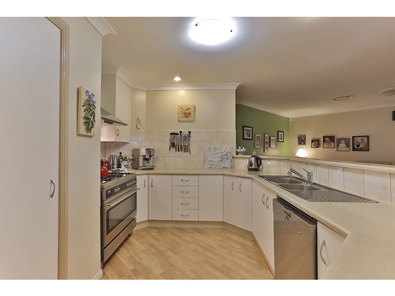 9 Winton Court, Middle Ridge QLD 4350