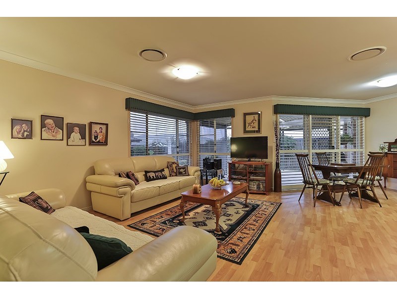 9 Winton Court, Middle Ridge QLD 4350