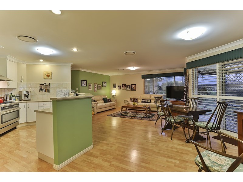 9 Winton Court, Middle Ridge QLD 4350
