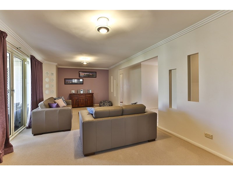 4 Elvery Court, Middle Ridge QLD 4350