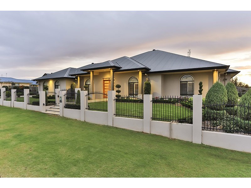 2 Cockatoo Court, Highfields QLD 4352