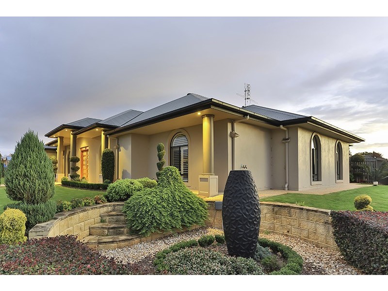2 Cockatoo Court, Highfields QLD 4352