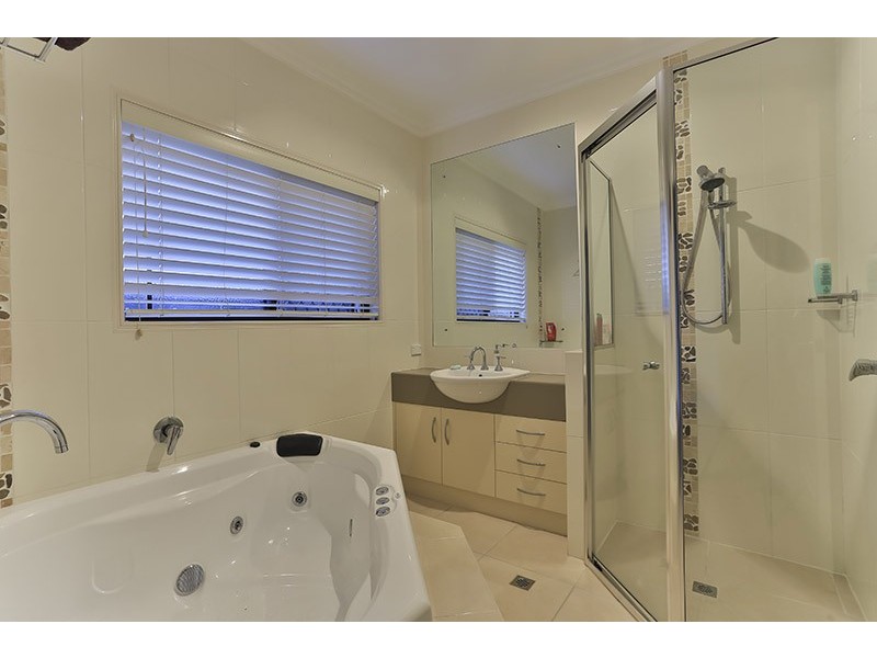 2 Cockatoo Court, Highfields QLD 4352