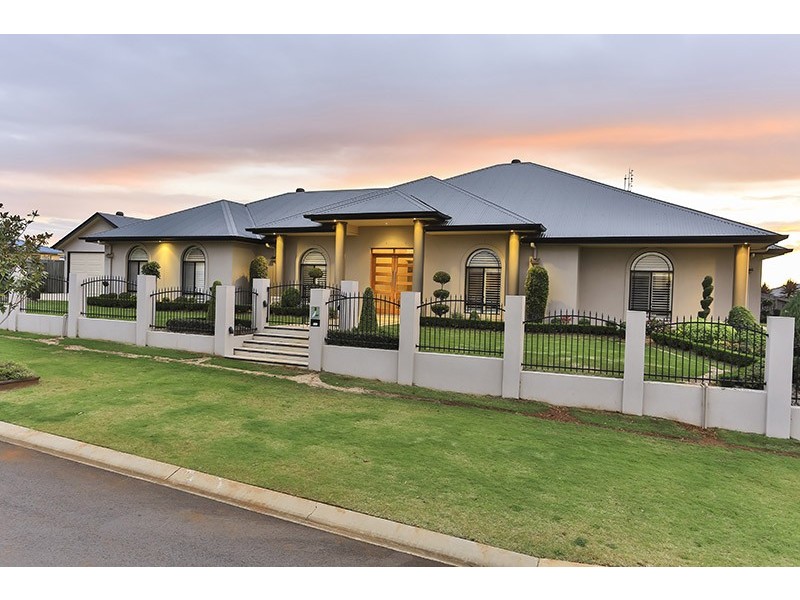 2 Cockatoo Court, Highfields QLD 4352