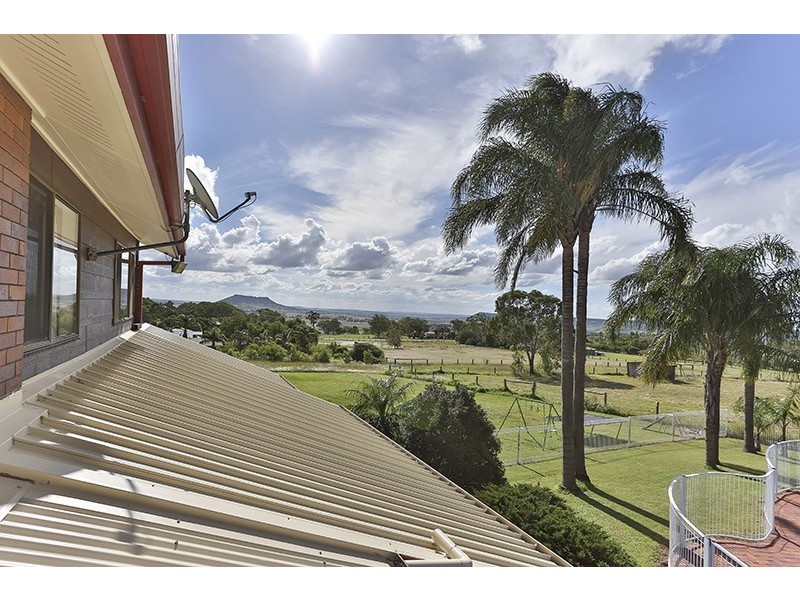 8 Coverdale Crescent, Cotswold Hills QLD 4350