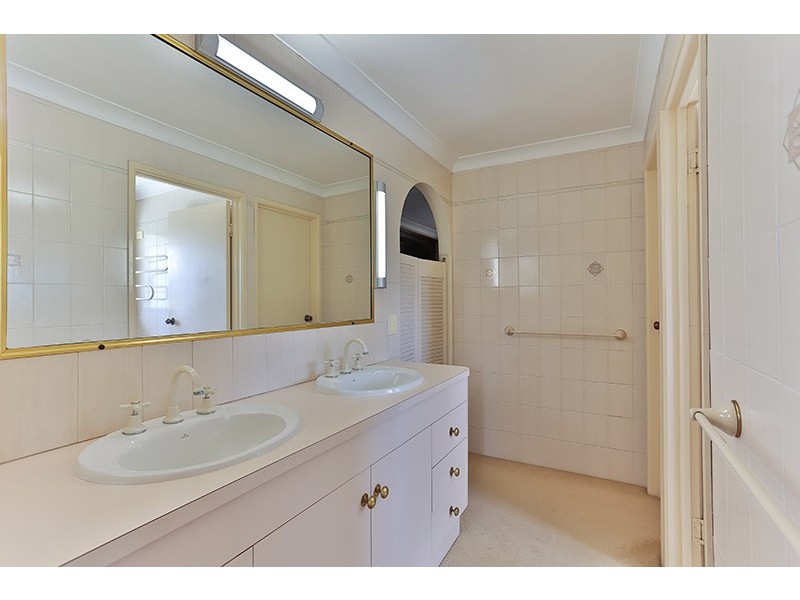 8 Coverdale Crescent, Cotswold Hills QLD 4350