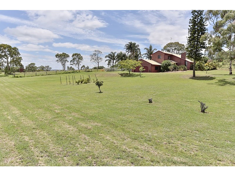 8 Coverdale Crescent, Cotswold Hills QLD 4350
