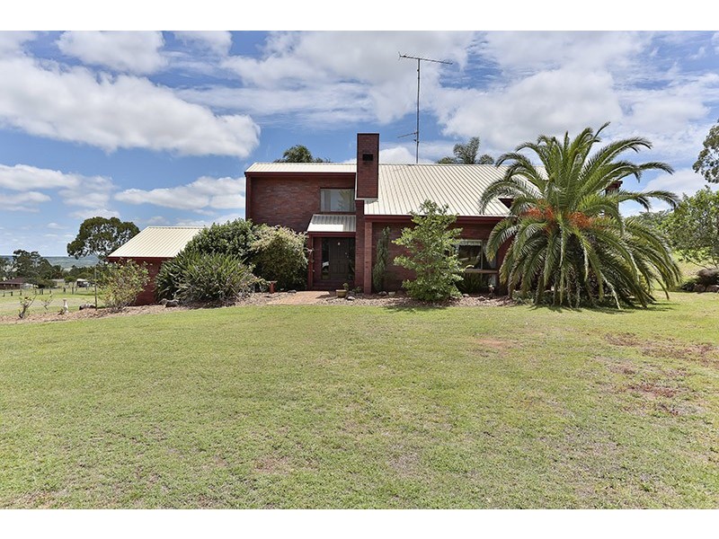 8 Coverdale Crescent, Cotswold Hills QLD 4350