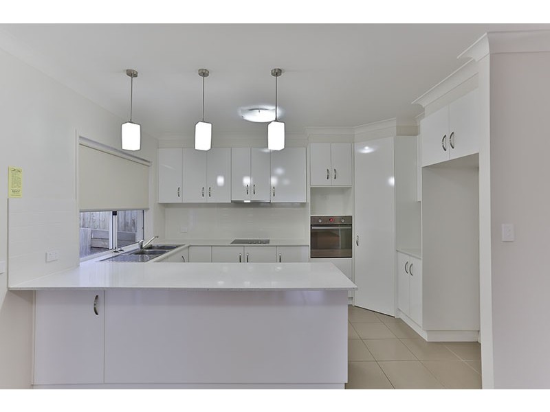 1/1A Barry Street, Mount Lofty QLD 4350