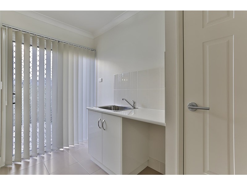 1/1A Barry Street, Mount Lofty QLD 4350