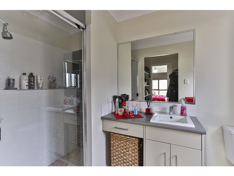1/16 Tempest Drive, Glenvale QLD 4350