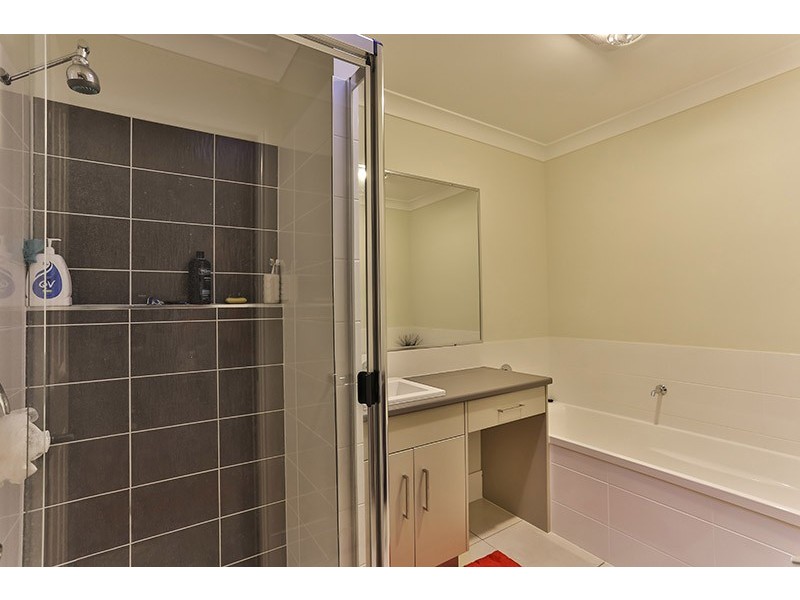 1/16 Tempest Drive, Glenvale QLD 4350