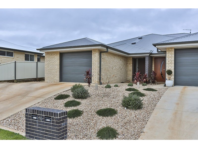1/16 Tempest Drive, Glenvale QLD 4350