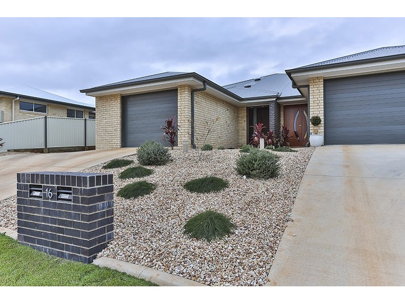 1/16 Tempest Drive, Glenvale QLD 4350