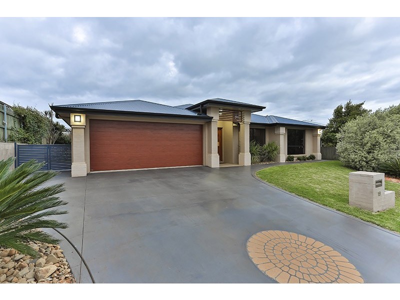 19 Currawong Drive, Highfields QLD 4352