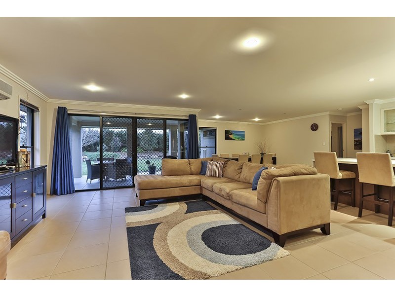 19 Currawong Drive, Highfields QLD 4352