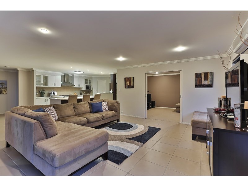19 Currawong Drive, Highfields QLD 4352