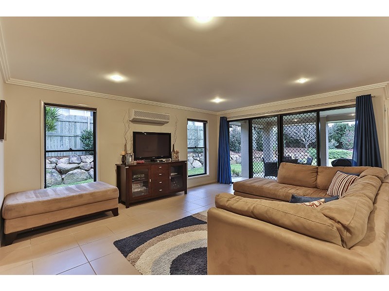 19 Currawong Drive, Highfields QLD 4352