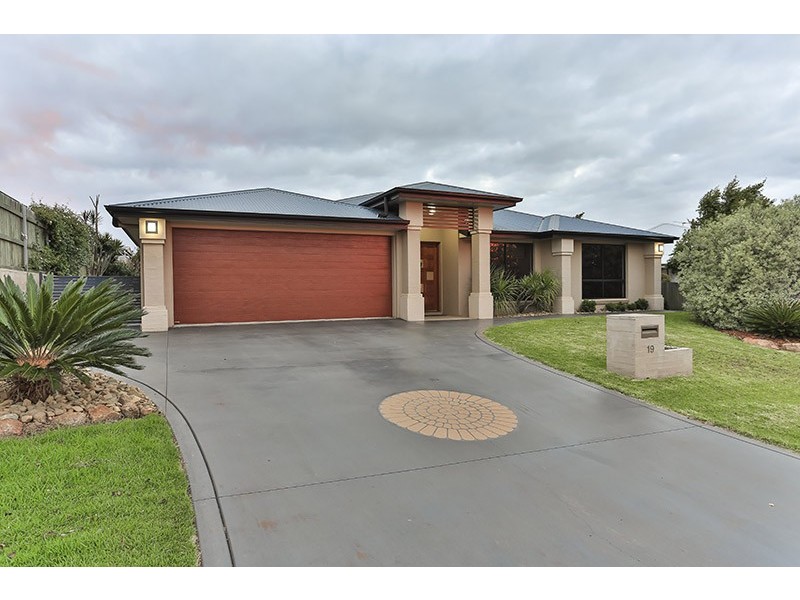 19 Currawong Drive, Highfields QLD 4352