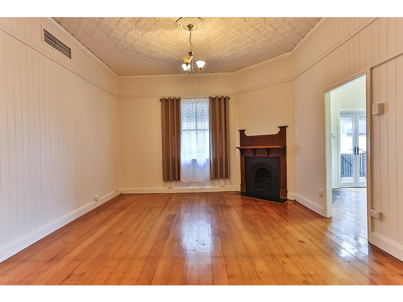 8 Kelfield Street, North Toowoomba QLD 4350