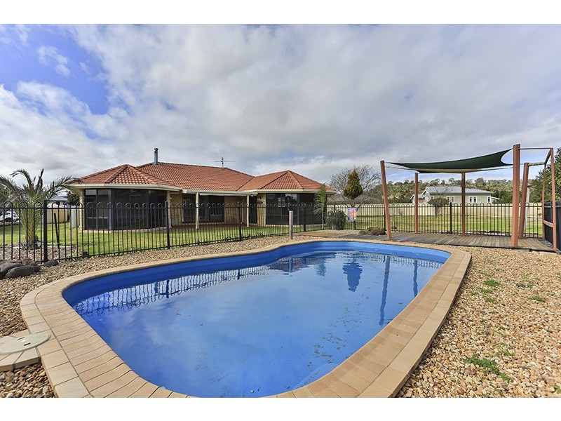 66 Phipps Drive, Meringandan West QLD 4352