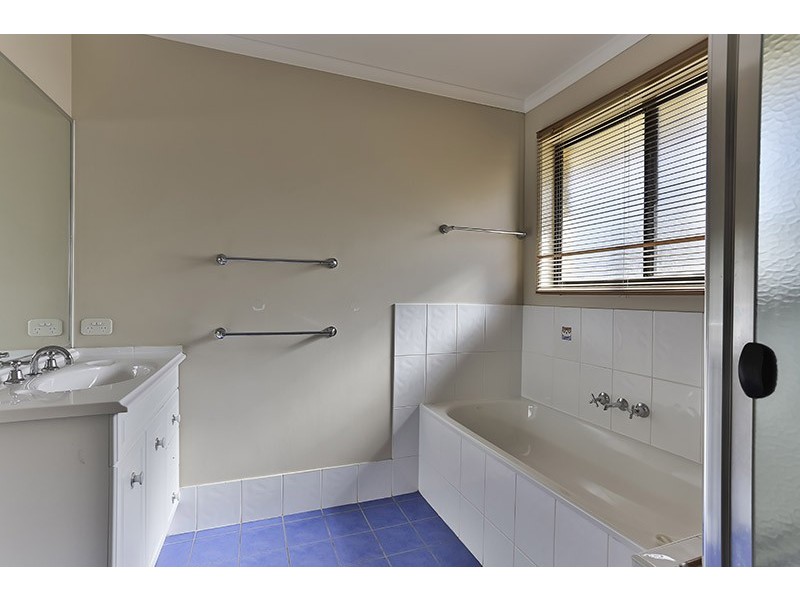 66 Phipps Drive, Meringandan West QLD 4352