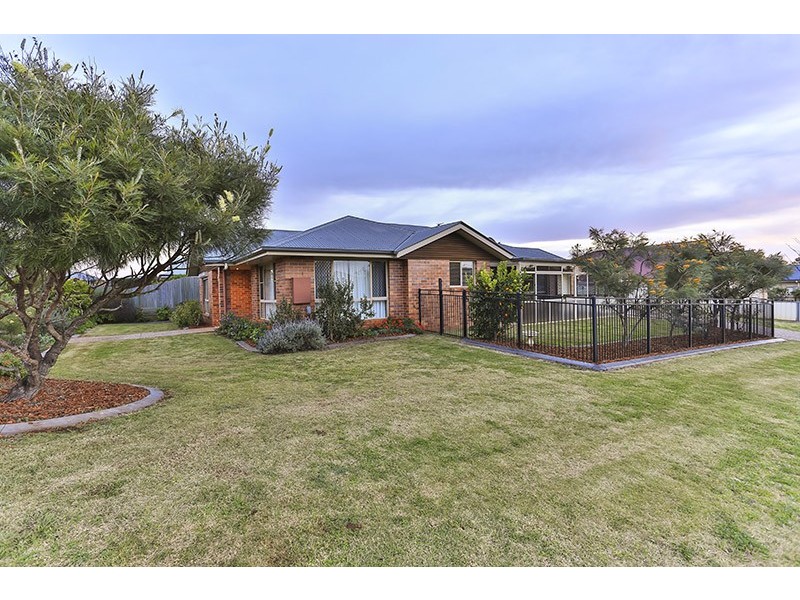 29 Hinchliffe Drive, Kearneys Spring QLD 4350