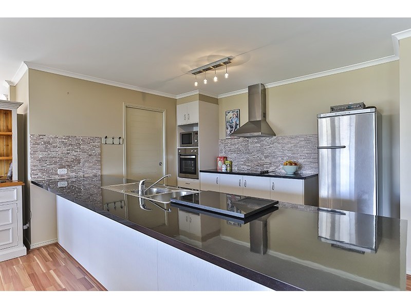 6 Commonwealth Crescent, Gowrie Junction QLD 4352