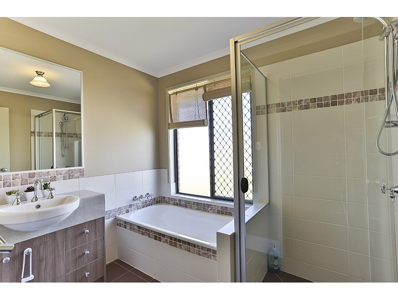 6 Commonwealth Crescent, Gowrie Junction QLD 4352