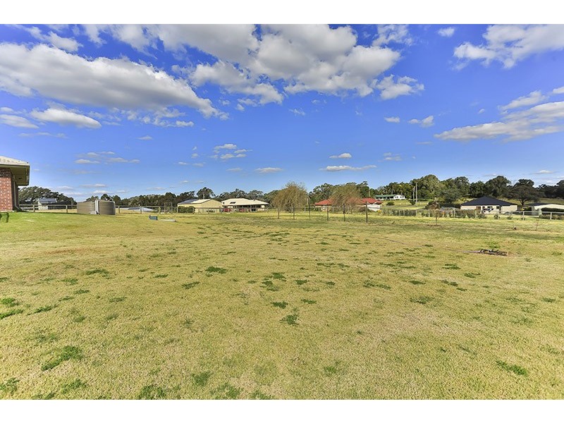 6 Commonwealth Crescent, Gowrie Junction QLD 4352