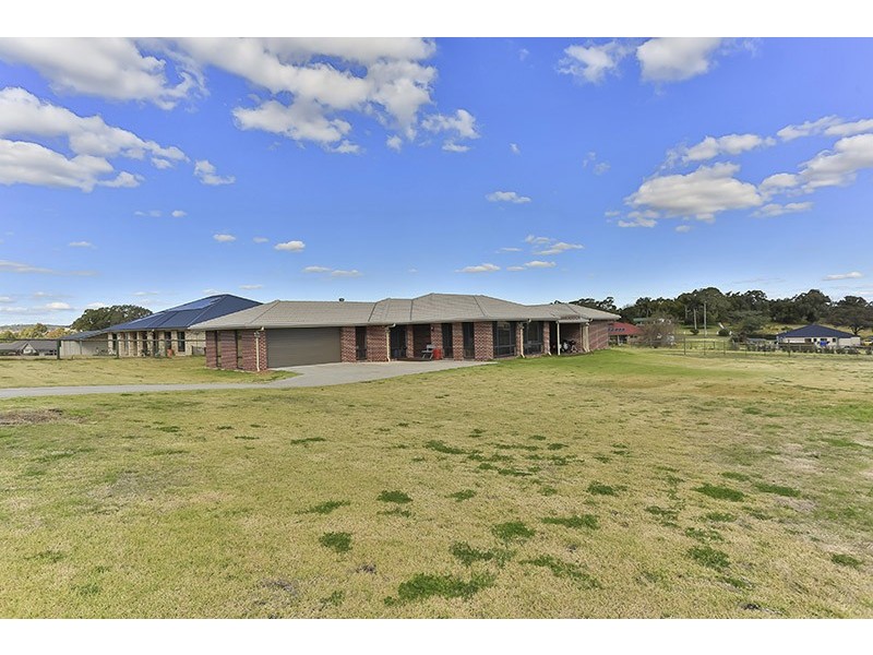 6 Commonwealth Crescent, Gowrie Junction QLD 4352