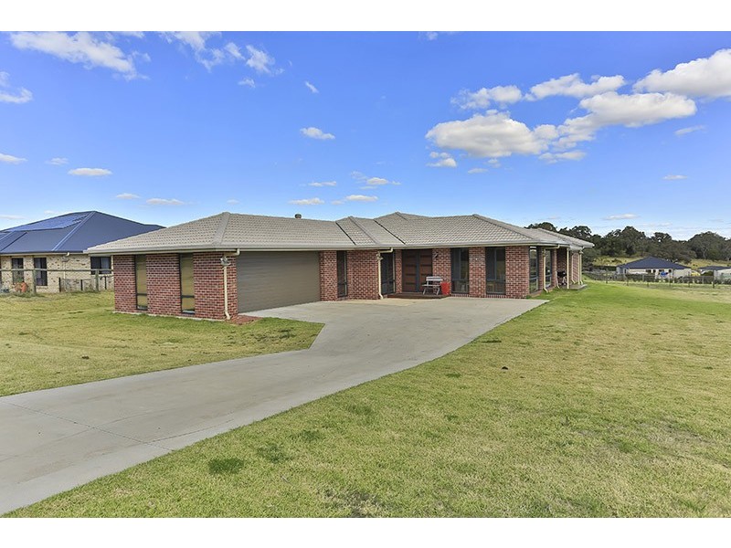 6 Commonwealth Crescent, Gowrie Junction QLD 4352