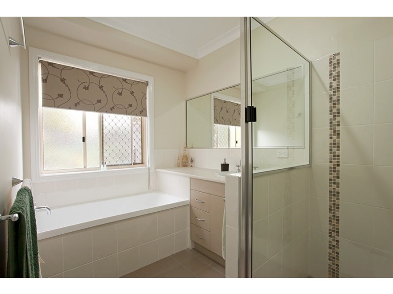 1/6 Vista Court, Withcott QLD 4352