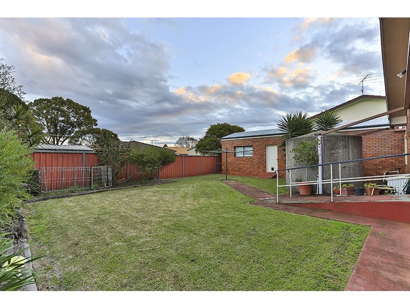 16 Paull Street, Wilsonton QLD 4350