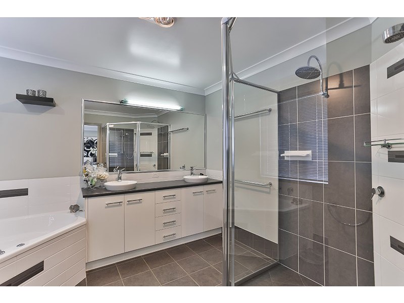 11 Alexander Avenue, Highfields QLD 4352